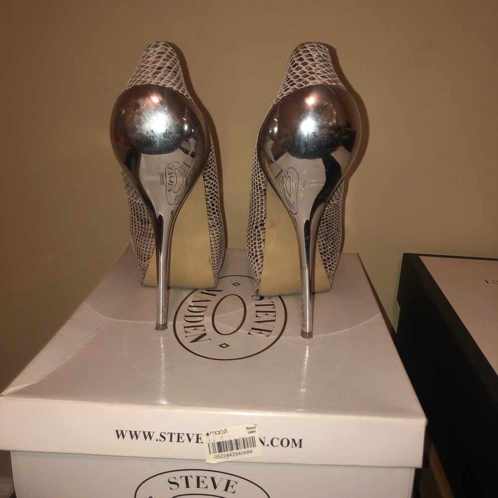 Shoe - Picture 4 of 4